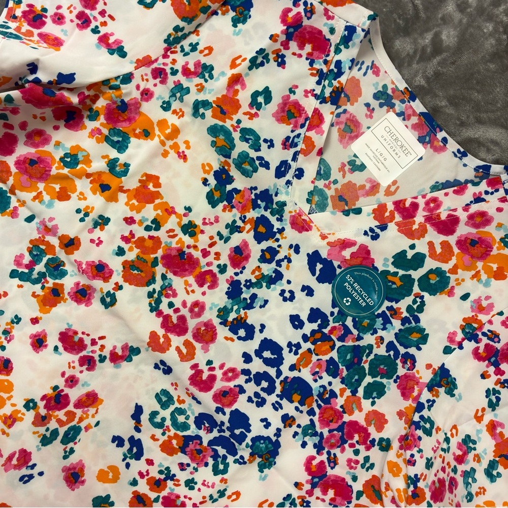 NWT Cherokee Marker Leopard Print V- Neck Scrub Top Womens Large CK671 MRLP